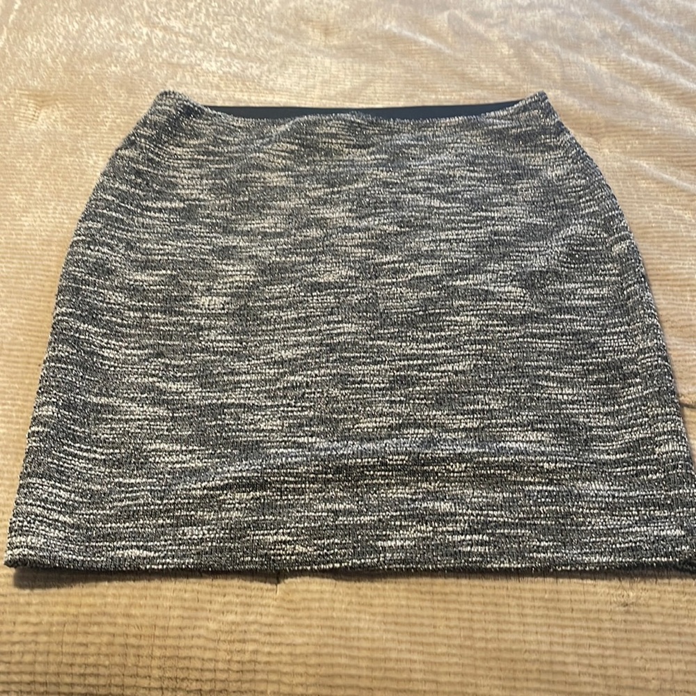 ANN TAYLOR Factory Knee Length Skirt Size L (Large) in Black Multi